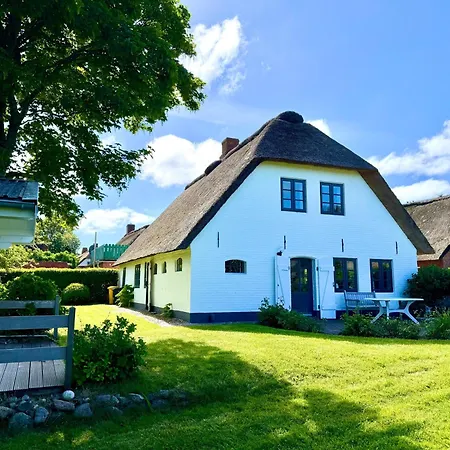 Haus Marschblick Holiday home Midlum (Schleswig-Holstein)
