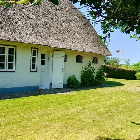 Haus Marschblick Holiday home Midlum (Schleswig-Holstein)